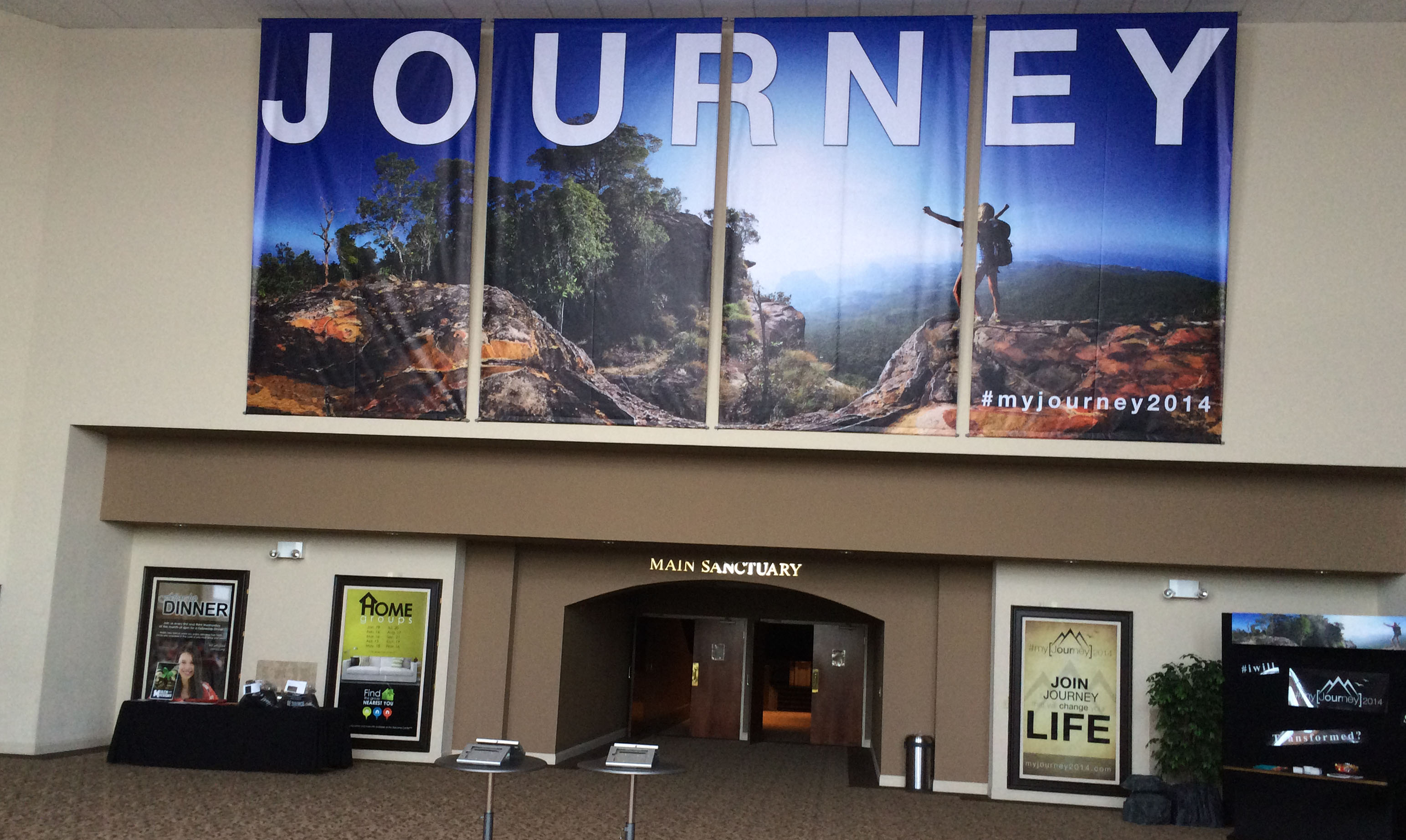 Professional event banners installation